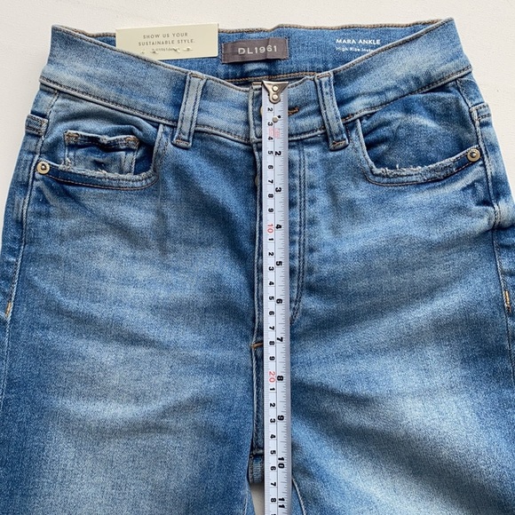 DL1961 Instascuplt Luxe Maria Crosswall Jeans - Picture 8 of 9
